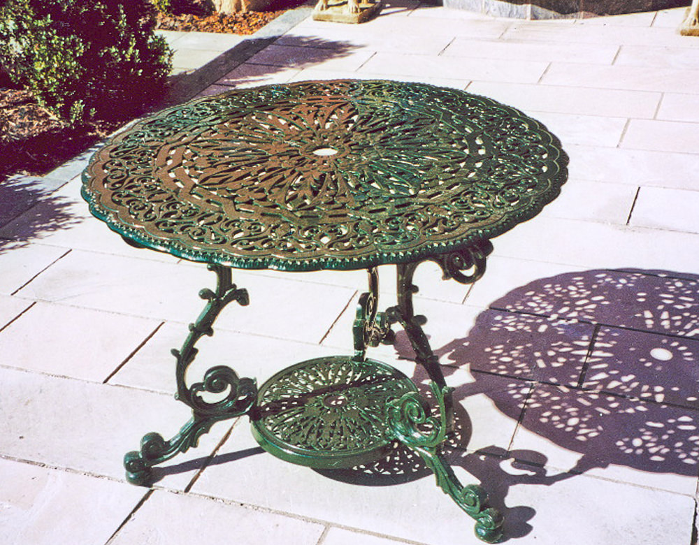 Tisch Lily table - Gartentisch aus Aluminium - Geschenkartikel